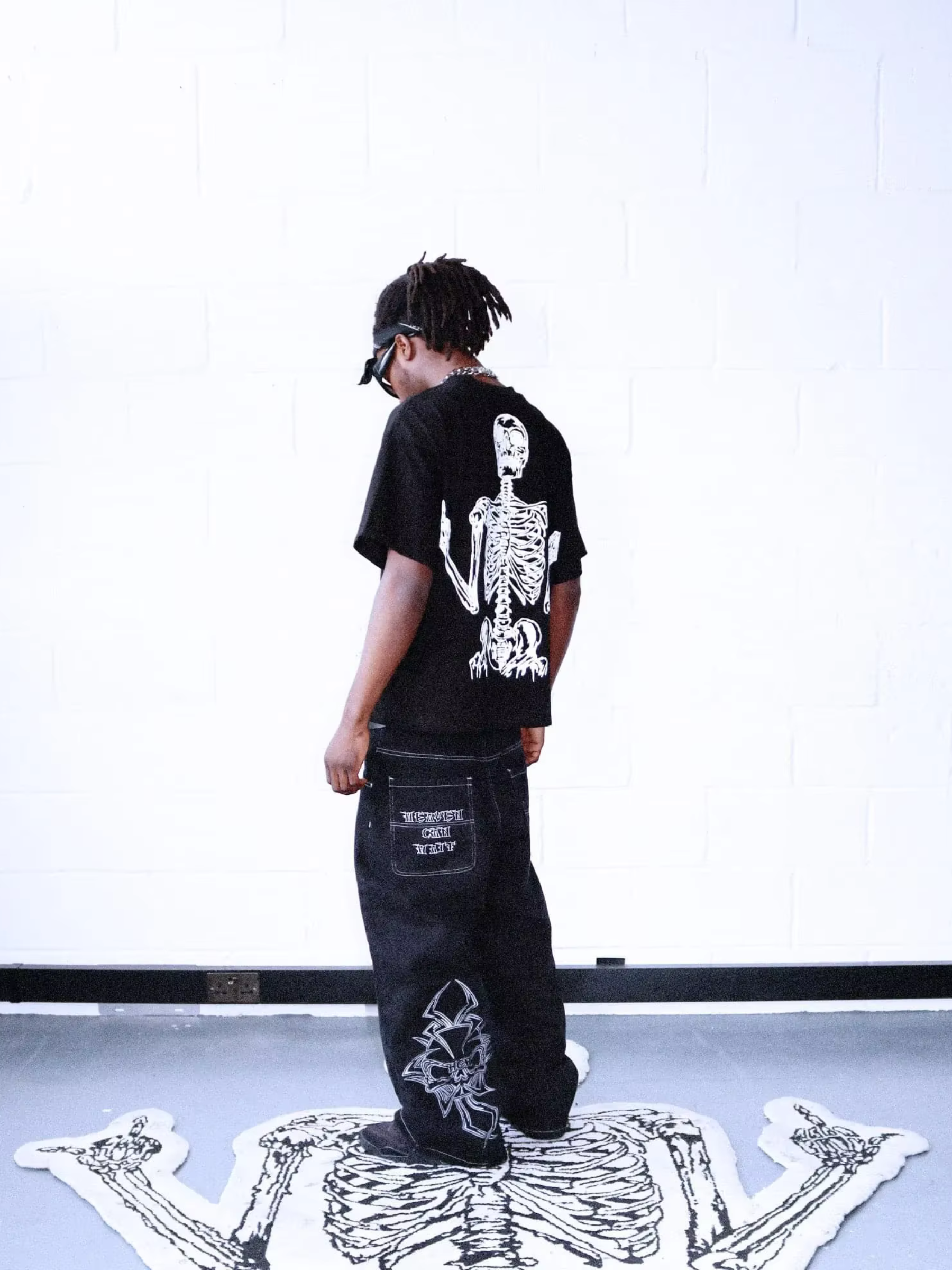 Onfident Skeleton Graphic Tee